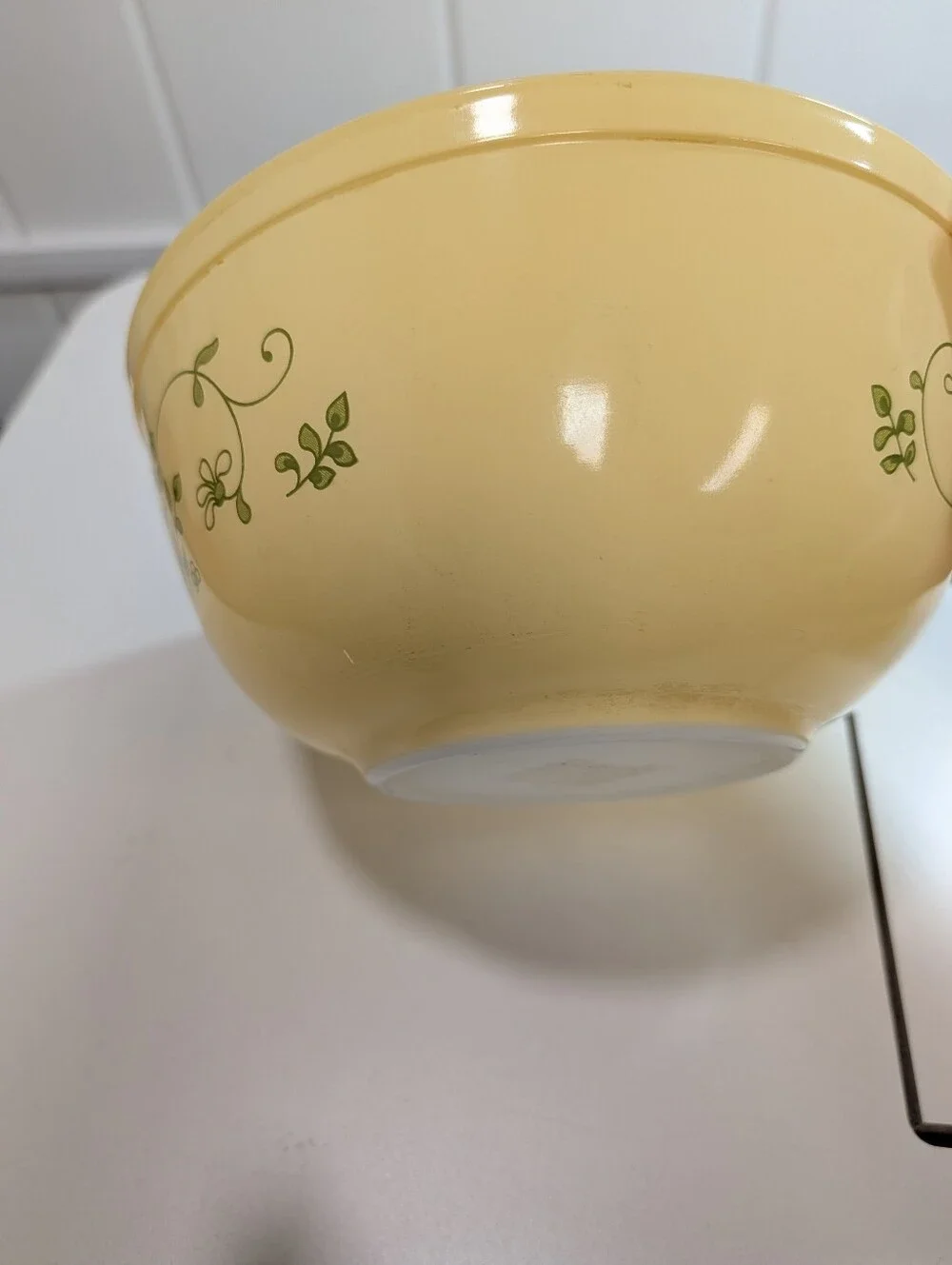 Pyrex yellow green